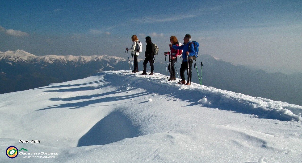 62 Cima Pora (1880 m) con vista verso Valcamonica.JPG